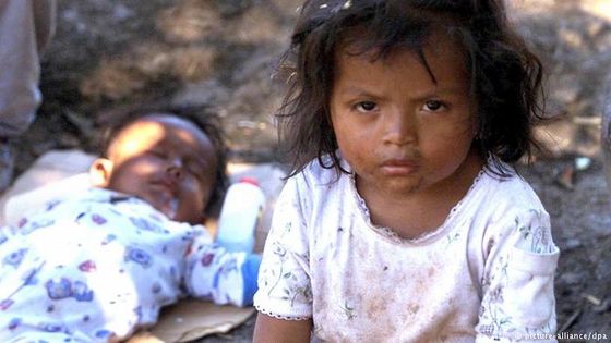 Straßenkinder in Guatemala: Armut und Straflosigkeit begünstigen Kinderhandel in Lateinamerika. Foto: picture-alliance/dpa