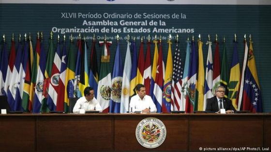 Gespaltene OAS: Während Mitgliedstaaten wie die USA, Mexiko und Argentinien den venezolanischen Staatschef für das harte Vorgehen gegen Demonstranten kritisieren, halten linke Verbündete zu ihm. Foto: picture alliance/dpa/AP Photo/I. Leal.