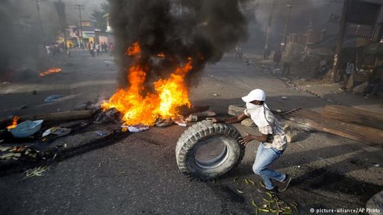 Im ärmsten Land Lateinamerikas reicht die Ankündigung, dass die Benzinpreise steigen, um Proteste eskalieren zu lassen. (Foto: picture-alliance/AP Photo)