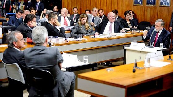 Anhörung des ehemaligen Petrobras-Direktors Paulo Robert Costa vor der parlamentarischen Kommission des Senats im Dezember 2014, die sich mit dem Petrobras-Korruptionsskandal befasst. Foto: Jefferson Rudy/Agência Senado, CC BY 2.0