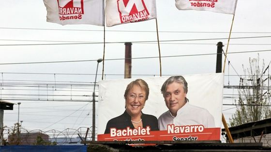 Wahlplakate von Michelle Bachelet vor der Präsidentschaftswahl 2013. Foto: Adveniat/ Hoch.