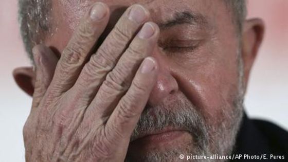 Er ist der erste Präsident, der ins Gefängnis muss. Das Urteil gegen Lula ist ein Stresstest für Brasiliens Demokratie. Foto: picture-alliance/AP Photo/E. Peres 