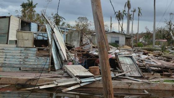Zusammengefallene Häuser, zerstörte Felder, umgeknickte Strommasten Kuba nach der Katastrophe des Wirbelsturms Irma. Foto: Adveniat 