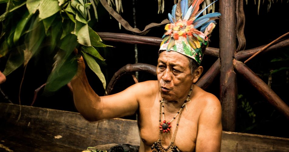 Lateinamerika Ecuador Adveniat Schamane Amazonas