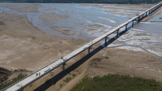 Die neue "Banegas"-Brücke über den Rio Grande ist 1.440 Meter lang. Foto: Agencia Boliviana de Información
