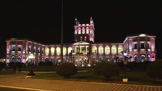 Das Parlament von Paraguay in der Hauptstadt Asunción bei Nacht. Foto: alobos Life, CC BY-NC-ND 2.0.