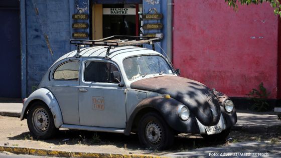 Auch das Käfer-Nachfolgemodell Beetle wird bald nicht mehr produziert. Foto (Straßenszene in Chile): Adveniat/Matthias Hoch