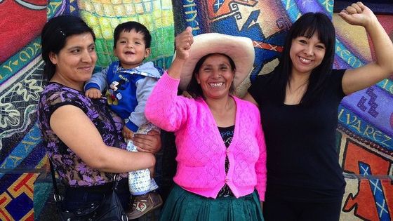Schon 2016 hatte Máxima Acuña (Mitte mit Hut) Grund zum Jubeln. Damals gewann sie den renommierten Golmann-Umweltschutzpreis. Foto: EARTHWORKS, CC BY 2.0