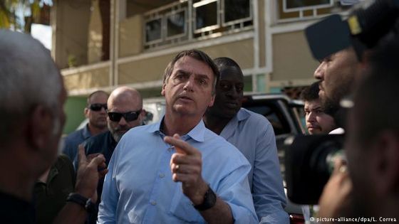 Der Politiker Jair Bolsonaro war auf einer Wahlkampfveranstaltung im Süden Brasiliens unterwegs, als er attackiert wurde. Foto: picture-alliance/dpa/L. Correa 