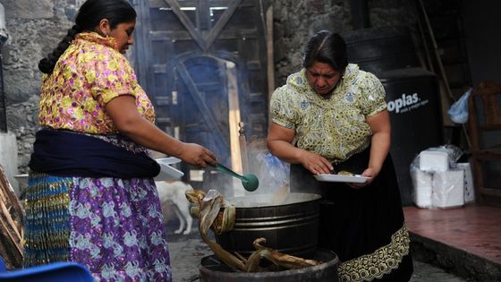 Symbolfoto: Indigene Frauen bei der Vorbereitung eines Mittagessens im mexikanischen Bundesstaat Michoacan (Foto: Adveniat/Käufer)