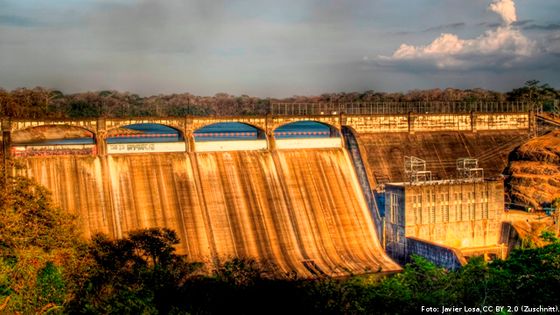 Seit 1935 besteht bereits der Staudamm "Maddem Dam" in Panama - der "Barro Blanco" soll demnächst hinzu kommen. Foto: Javier Losa,CC BY 2.0 (Zuschnitt).