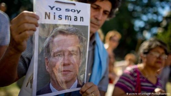 "Ich bin Nisman" - Im März 2015 fordern tausende Argentinier die Aufklärung der Todesumstände. Foto: picture-alliance/AP Photo/Pisarenko