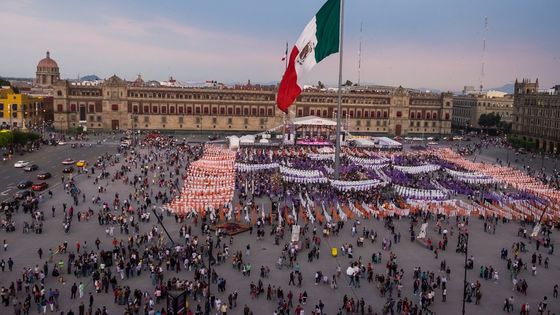 Symbolfoto (Hoch/Adveniat): In Mexiko-Stadt liegt die UNAM. Hier: die Plaza de la Constitución in Mexiko-Stadt.