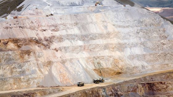 Abbau des Gesteins in der Mine von Yanacocha in Peru (Symbolfoto: Pohl/Adveniat)