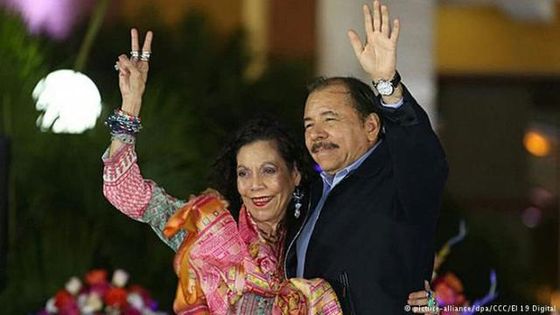 Nicaraguas Präsident Daniel Ortega mit seiner Ehefrau, Vizepräsidentin Rosario Murillo (Archivbild)