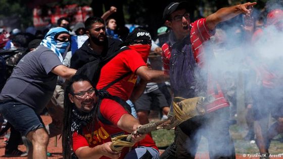 Die geplante Rentenreform von Präsident Macri treibt seine Gegner auf die Straße. Die Wut schlägt in Gewalt um. Foto: Reuters/M. Acosta