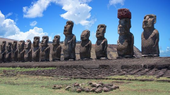 Für diese großen Steinfiguren, die Moai, ist die Osterinsel bekannt. Foto: Carlos Reusser Monsalvez, Flickr, CC0 1.0