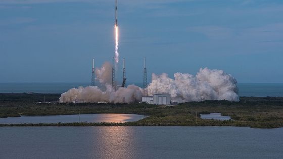 Abschuss des Satelliten am 2. April 2018 in Cape Canaveral. Foto: Official SpaceX Photos, CC0 1.0