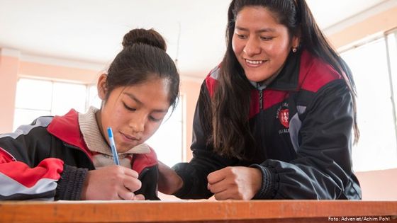Unterricht in einer katholischen Fé-y-Alegría-Schule in El Alto, Bolivien. Foto: Adveniat/Achim Pohl