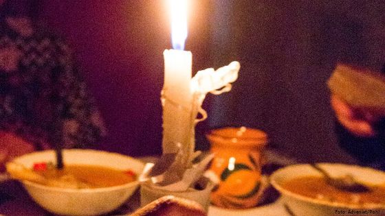 Kerzen statt Lampen: Für fünf Stunden brach am Samstag, 1. Juli 2017, die Stromversorgung in weiten Teilen Mittelamerikas zusammen. Foto: Adveniat/Pohl