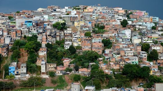 Mehrere Tote gab es bei Kämpfen zwischen Drogenbanden in zwei Favelas. Foto (Symbolbild): Favela Brasilandia, Adveniat/Kopp
