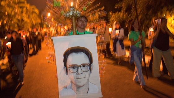Eine Demonstration am 16. November 2009 in El Salvador, dem zwanzigsten Jahrestag der Jesuitenmorde an der UCA. Foto: Adveniat/Steffen