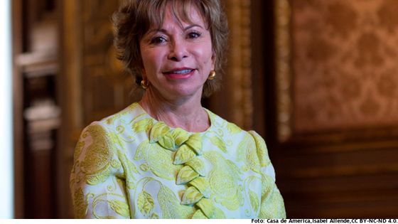 Die chilenische Autorin Isabel Allende hat am 2. August 1942 in Peru, Lima, geboren und ist eine der erfolgreichsten Schriftstellerinnen aus Lateinamerika. Foto: <a data-rapid_p="28" data-track="attributionNameClick" title="Geh zum Fotostream von Casa de América" class="owner-name truncate" href="https://www.flickr.com/photos/casamerica/">Casa de América</a>,<a external="1" title="Opens external link in new window" href="https://www.flickr.com/photos/casamerica/34947188382/">Isabel Allende</a>,<span class="cc-license-identifier"><a external="1" title="Opens external link in new window" href="https://creativecommons.org/licenses/by-nc-nd/4.0/legalcode.de">CC BY-NC-ND 4.0</a></span>.
