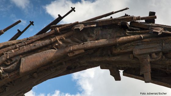 Kunstwerk aus eingeschmolzenen Waffen in Pasto. Foto: Adveniat/Jürgen Escher
