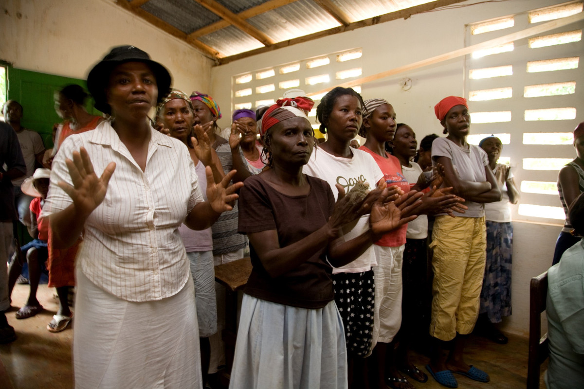 Gottesdienst in einer Kapelle in Petit Rivière des Nippes, Haiti. Symbolbild: Adveniat/Martin Steffen