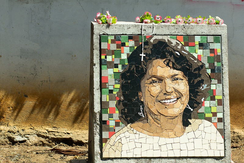 Grabstein von Berta Cáceres, die am 3. März 2016 in ihrem Haus ermordet wurde. Foto: Trocaire/CC BY 2.0