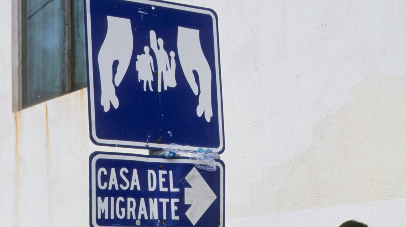 Hinweisschild zur Migrantenherberge "Casa del Migrante" in Tijuana, Mexiko. Foto: Adveniat/Jürgen Escher