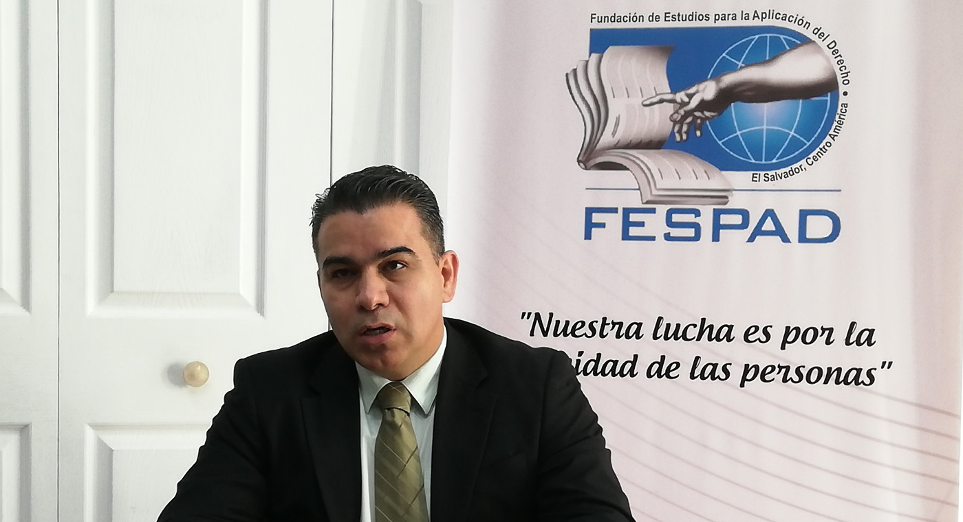 "Das ist ein Rückschlag für die Demokratisierung des Landes, eine bewusste Verletzung der Verfassung", urteilt der salvadorianische Jurist Saúl Baños über die Entlassung der Verfassungsrichter. Foto: Fespad