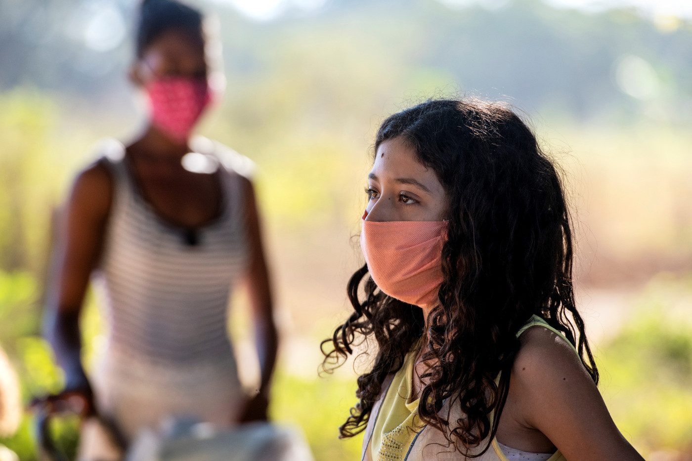 Jugendliche mit Corona-Schutzmaske im Quilombo Balaeiro in Brasilien. Foto: Adveniat/Florian Kopp