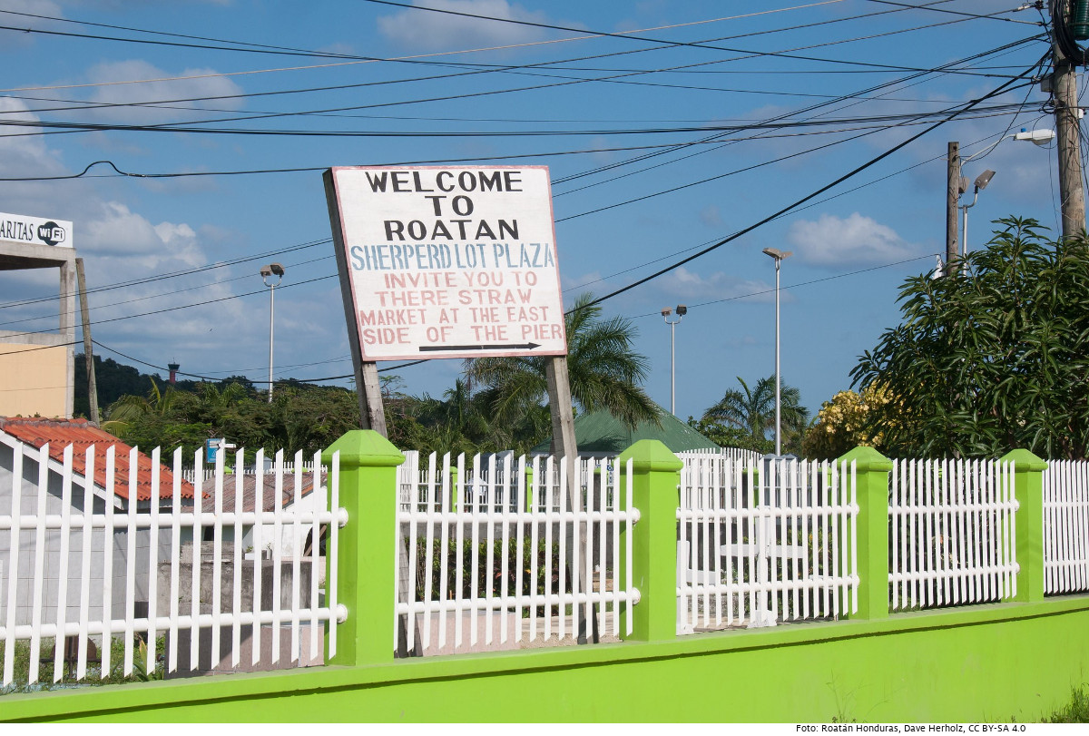 Auf der honduranischen Karibikinsel Roatán soll als Modellprojekt eine Sonderwirtschaftszone entstehen. Foto: Roatán, Dave Herholz, CC BY-SA 4.0