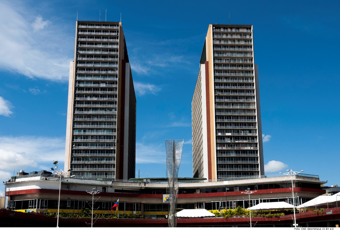 Das Gebäude des Nationalen Wahlrats (CNE) in Venezuelas Hauptstadt Caracas. Foto: CNE, Deornelas4, CC BY 4.0