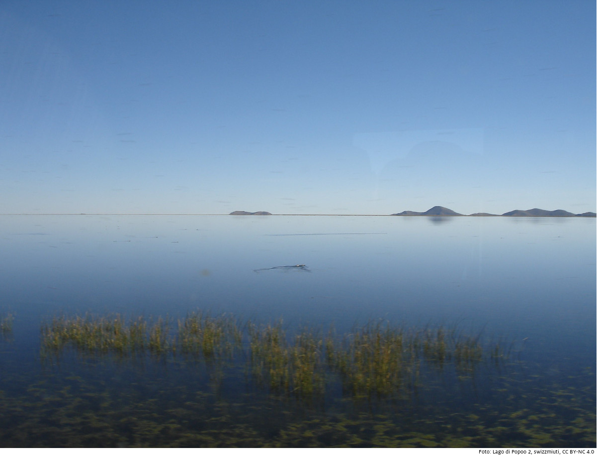 Im Jahr 2005 führte der Poopó-See in Bolivien noch Wasser. Jetzt ist er fast völlig ausgetrocknet. Foto (2005): Lago di Popoo 2, swizzmiuti, CC BY-NC 4.0