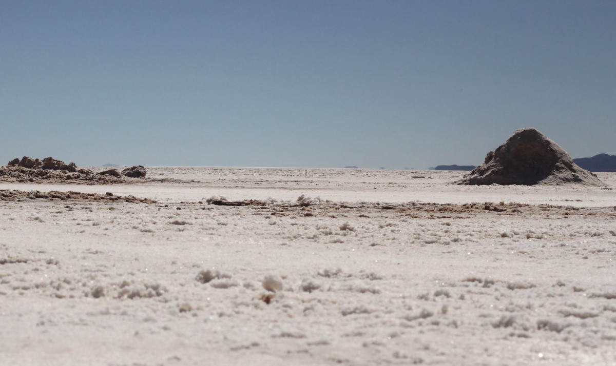 Unter dem "Salar de Uyuni" in Bolivien, dem größten Salzsee der Welt, sollen bis zu 20 Millionen Tonnen Lithium liegen. Symbolbild: Julia Taveras, CCO1.0