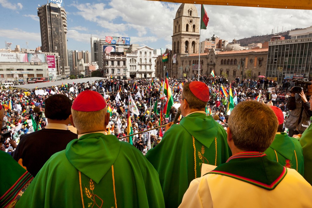Bolivianische Bischöfe begrüßen Protestzug in La Paz vor der Kirche San Francisco. Symbobild (Archivbild 2011): Adveniat/Jürgen Escher