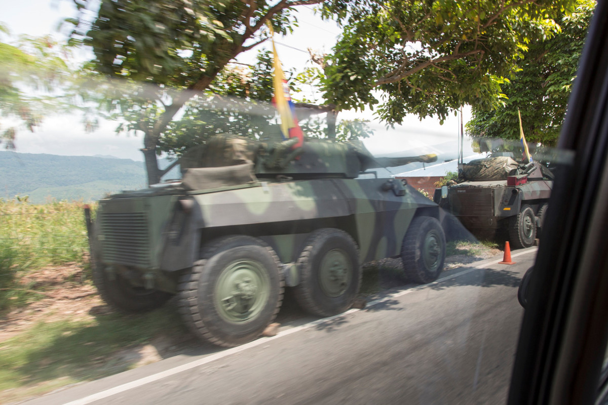 Militärkonvoi auf der Straße Richtung Catatumbo, Kolumbien. Foto (Symbolbild): Adveniat/Jürgen Escher