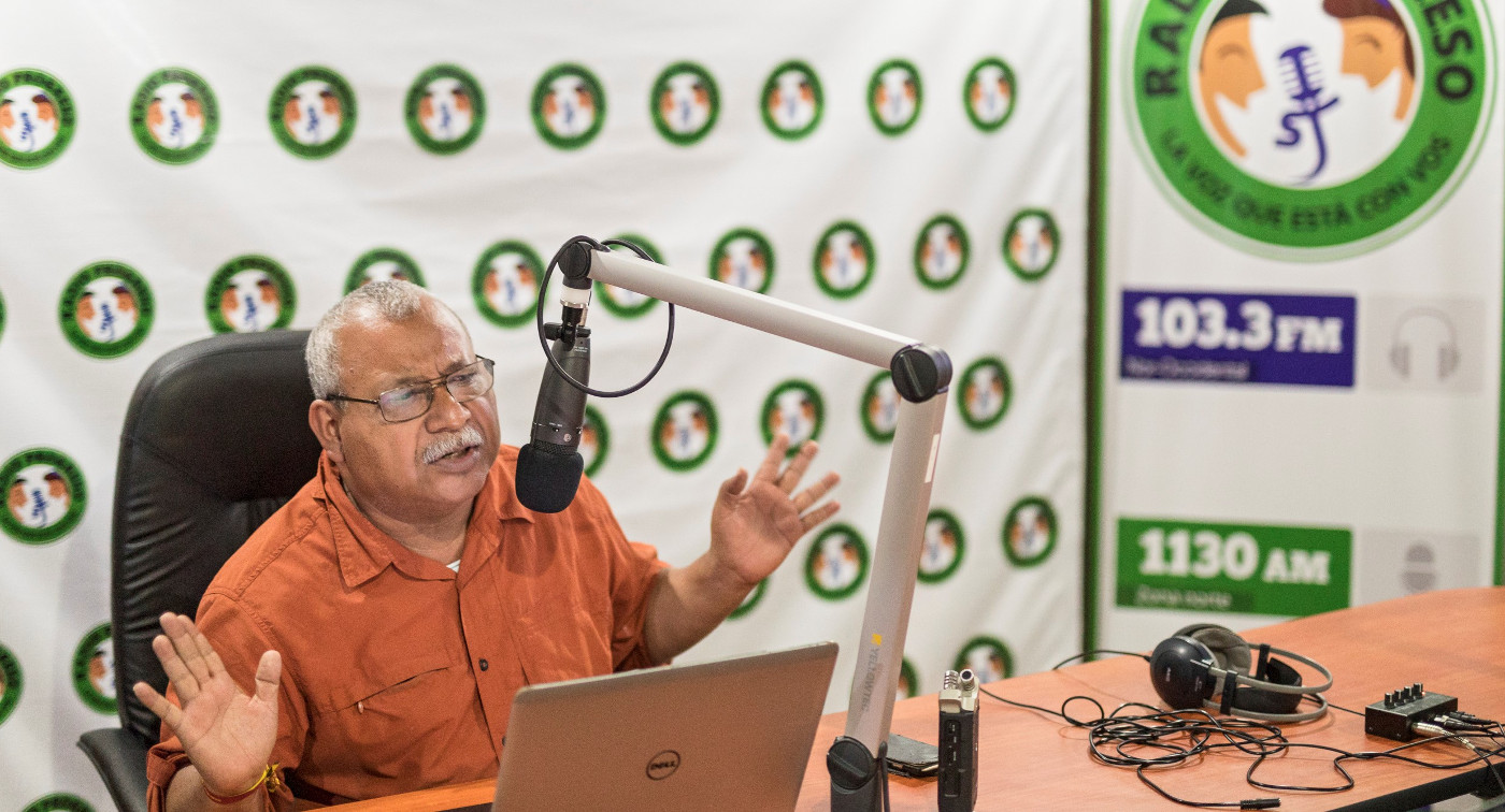 Isabel Moreno Coto, genannt Padre Melo, setzt sich in Hondurasa mit seinem Redaktionsteam von Radio Progreso gegen Ungerechtigkeiten ein und gibt denen eine Stimme, die von der Politik nicht gehört werden. Foto: Adveniat/Jürgen Escher