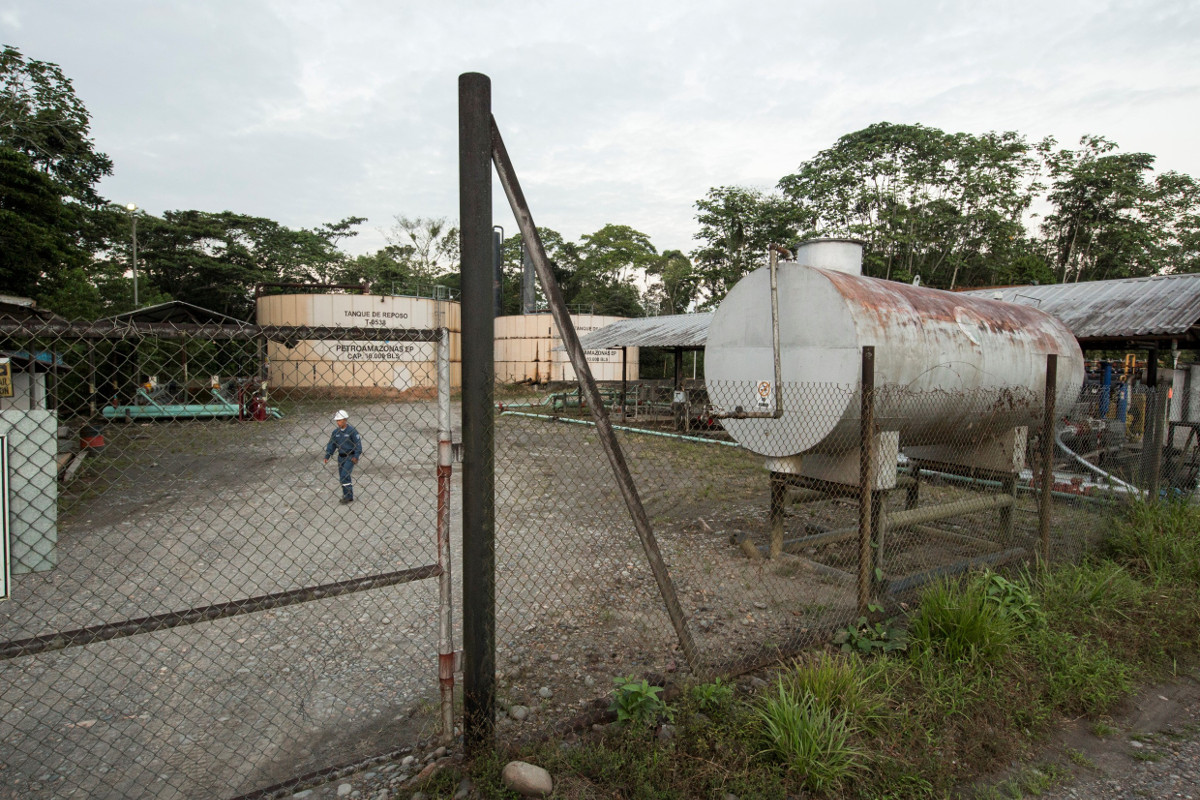 Erdölraffinerie im ecuadorianischen Amazonasgebiet. Foto (Symbolbild): Adveniat/Achim Pohl