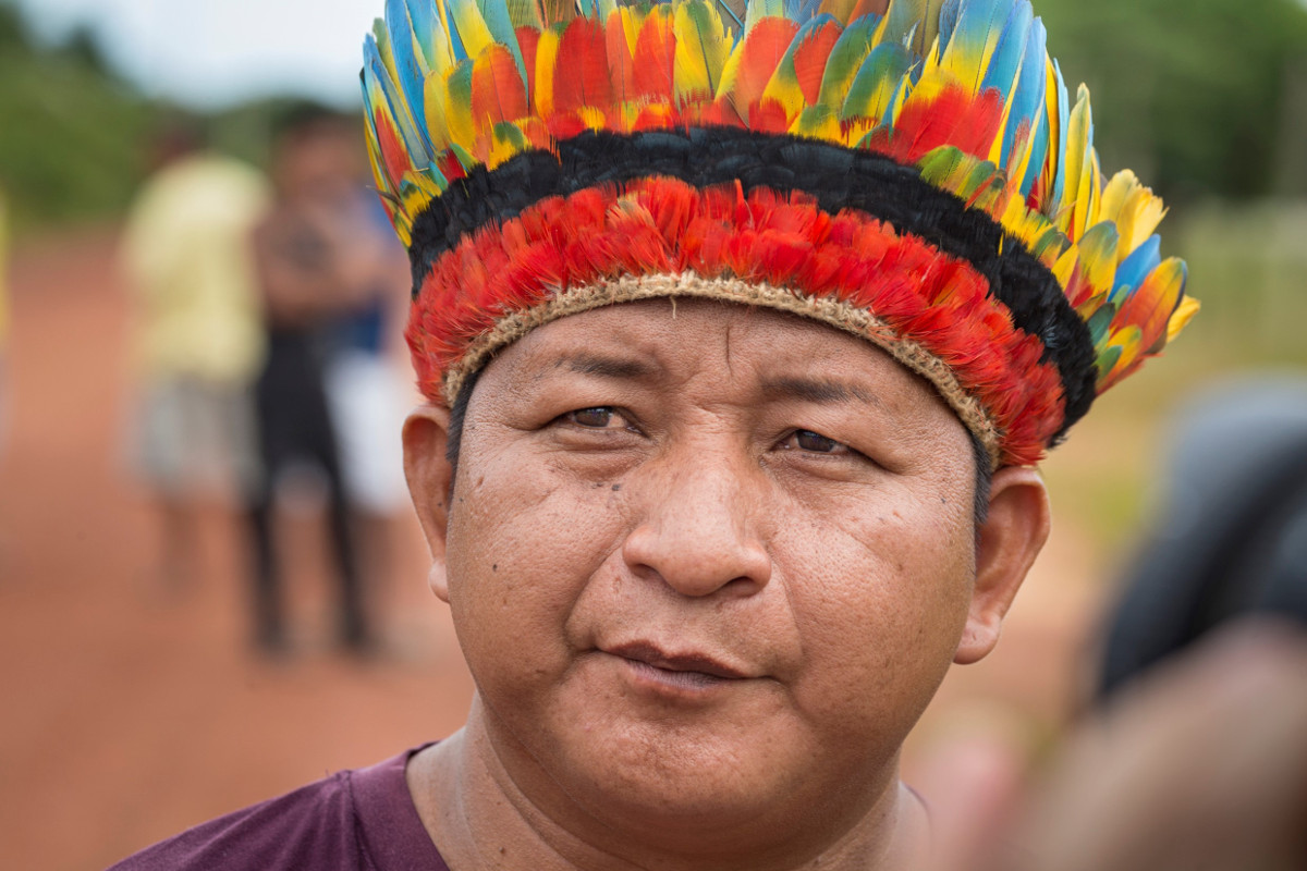 Antonio Enésio Tenharin kämpft für die Landrechte seines Volkes im brasilianischen Amazonasgebiet. Mitten durch das Tenharin-Territorium wurde die Verbindungsstraße Transamazonica gebaut. Foto: Adveniat/Jürgen Escher