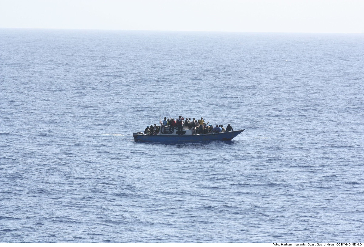 Haitianische Migranten 30 Meilen östlich von Great Inagua, Bahamas, in einem völlig überfüllten Boot. Foto (Symbolbild): Haitian migrants, Coast Guard News, CC BY-NC-ND 4.0