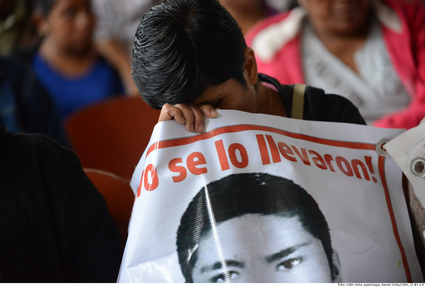 Im September 2015 besuchte eine Delegation der Interamerikanischen Kommission für Menschenrechte Ayotzinapa, um die Aussagen von Angehörigen der 43 verschwundenen Studenten aufzunehmen. Foto: CIDH visita Ayotzinapa, Daniel Cima/CIDH, CC BY 4.0