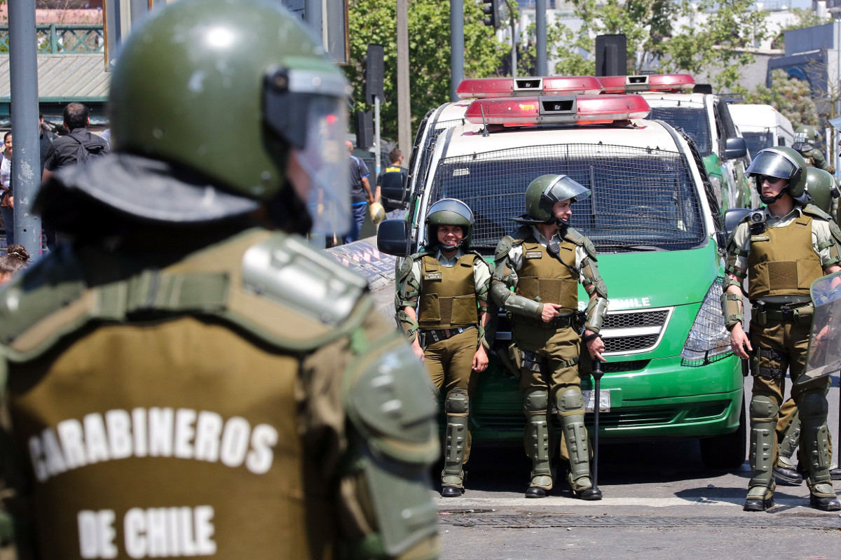 Chilenische Polizei bei einer Demonstration in Chiles Hauptstadt Santiago. Foto (2013): Adveniat/Matthias Hoch