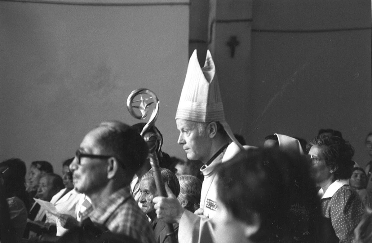 Bischof Emil Stehle bei einem Gottesdienst in Santo Domingo, Ecuador. Archivfoto: Adveniat/Czarkowski