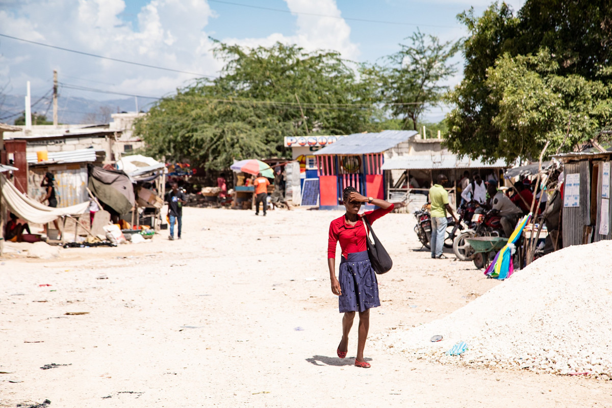 Das Armenviertel Corail in der Nähe der haitianischen Haupstadt Port-au-Prince. Es entstand aus einer Flüchtlingssiedlung nach dem Erdbeben 2010. Foto: Adveniat/Martin Steffen