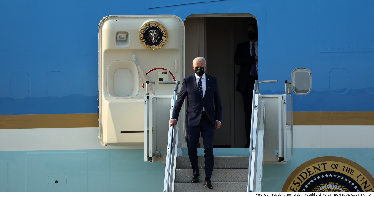 US-Präsident Joe Biden landet zu einem Korea-Besuch am Flughafen in Pyeongtaek-si, Gyeonggi-do, am 20. Mai 2022. Foto (Symbolbild): US_President_Joe_Biden_Osan_Airbase_Korea_02, Republic of Korea, JEON HAN (KOCIS), CC BY-SA 4.0