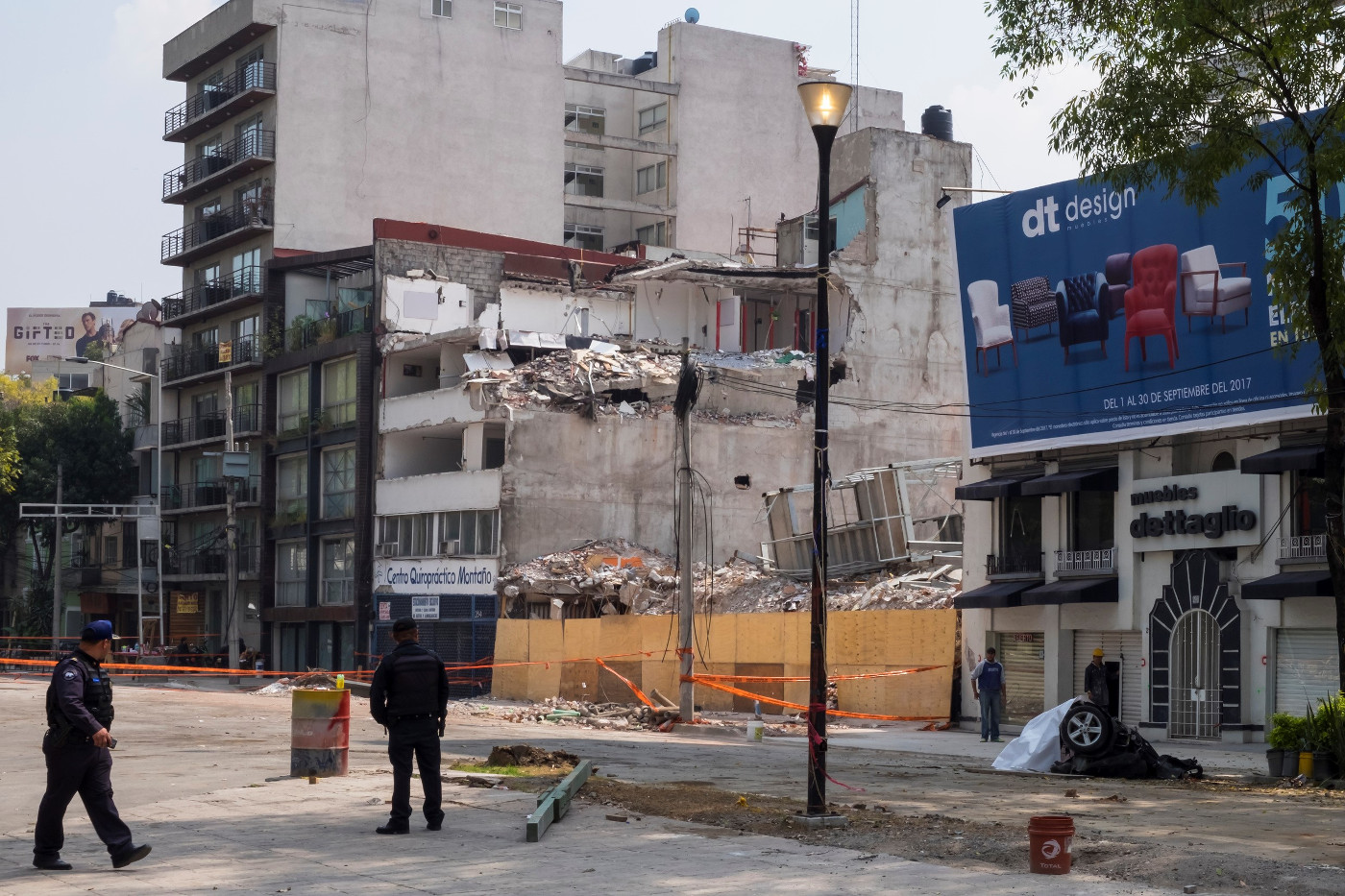 Bei dem letzten schweren Erdbeben am 19. September 2017 wurde das Alvaro Obregón Bürogebäude in Mexiko-Stadt zerstört. Alleine in diesem Haus starben mehr als 40 Menschen. Foto: Adveniat/Matthias Hoch