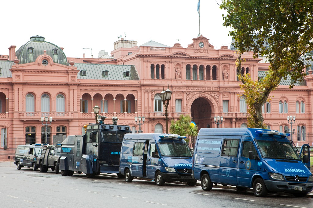Fahrzeuge der Polizei in Argentinien